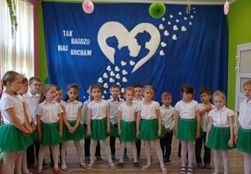 Powiększ obraz: ŚWIĘTO RODZINY - STARSZAKI