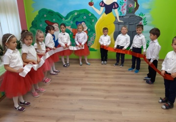 Powiększ obraz: ŚWIĘTO NIEPODLEGŁOŚCI U STARSZAKÓW