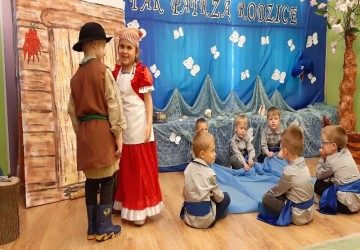 Powiększ obraz: "Dobrze widzi się tylko sercem..."- Święto Rodziców w gr. "Maluszków"
