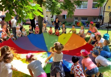 Powiększ obraz: Plenerowy bal z okazji Dnia Dziecka z zespołem "Kropka"