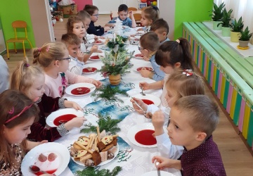 Powiększ obraz: WIGILIA U STARSZAKÓW