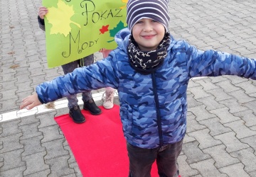 Powiększ obraz: JESIENNY POKAZ MODY - STARSZAKI