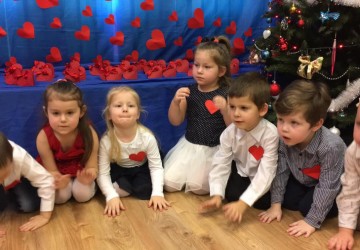 Powiększ obraz: "Za kochające serce i mądre rady" - Dzień Babci i Dziadka w grupie Maluszków
