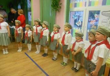 Powiększ obraz: "Mali Patrioci" po raz kolejny prezentują swoje umiejętnści 
