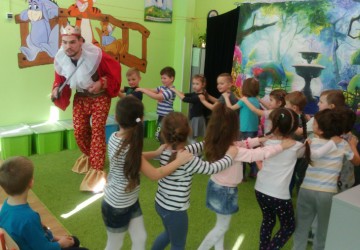 Powiększ obraz: "Królewna o złotym sercu" - gościmy teatrzyk z Krakowa