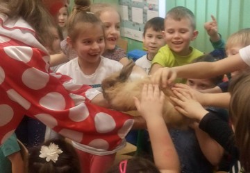 Powiększ obraz: Sztuczki swoje pokazują i na scenie wciąż królują cyrkowcy z agencji cyrkowej CASKADA