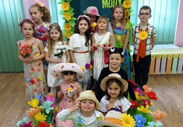 Powiększ obraz: WIOSENNY POKAZ MODY GR II