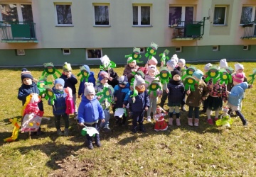Powiększ obraz: "DZIŚ JUŻ JEST WIOSNA TAKA RADOSNA" - PRZEMARSZ NA POWITANIE WIOSNY 
