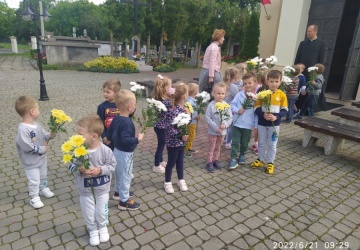 Powiększ obraz: MSZA ŚWIETA Z OKAZJI ZAKOŃCZENIA ROKU SZKOLNEGO 