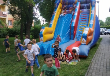 Powiększ obraz: DMUCHANE ZJEŻDŻALNIE NA POWITANIE LATA