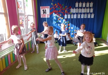 Powiększ obraz: "KTÓRA PANI JEST NAJLEPSZA? - WSZYSTKIE!!!" - DZIEŃ EDUKACJI NARODOWEJ  
