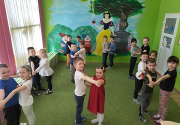 Powiększ obraz: MIĘDZYNARODOWY DZIEŃ TAŃCA