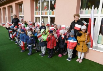 Powiększ obraz: "Do hymnu" - włączenie się w ogólnopolską akcję odśpiewania Mazurka Dąbrowskiego o godzinie 11:11