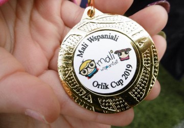 Powiększ obraz: STADION JUWENA - udział dzieci z Grupy II w zawodach sportowych zorganizowanych przez Klub "Orlik"
