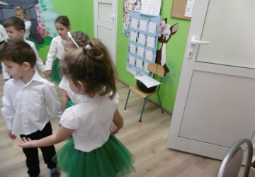 Powiększ obraz: DZIEŃ EDUKACJI NARODOWEJ GR.II