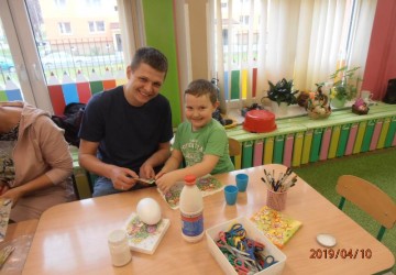 Powiększ obraz: "Pisanki, kraszanki, jajka malowane..." - warsztaty plastycnze z udziałem Rodziców