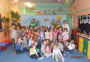 Powiększ obraz: Teatrzyk "Zielony Melonik" ze spektaklem pt."Raz, dwa, trzy - start" 