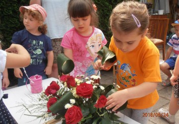 Powiększ obraz: Praca Pani florystki - sztuka tworzenia bukietów i kompozycji kwiatowych GRUPA I 