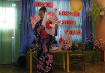 Powiększ obraz: SPOTKANIE Z KULTURĄ JAPOŃSKĄ - Zajęcia z origami i recital. Gość specjalny pianistka Atsuko Ogawa.