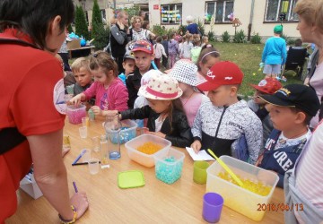 Powiększ obraz: Festyn integracyjny w SOSW Nr 3 w Przemyślu - grupa "Starszaków"