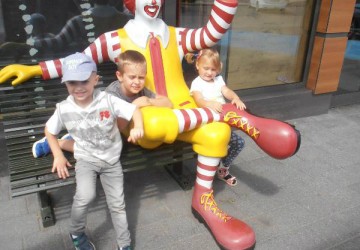Powiększ obraz: Wycieczka do restauracji Mc'Donalds 