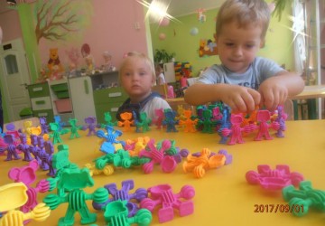 Powiększ obraz: Pierwsze dni w przedszkolu w grupe I "Puchatków"