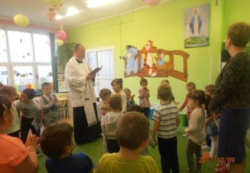 Powiększ obraz: Zajęcia religii w przedszkolu