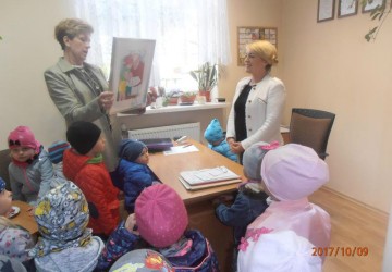 Powiększ obraz: Z wizytą u Pani prezes Spółdzielni Mieszkaniowej "Płyta" w Przemyślu - grupa I