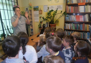 Powiększ obraz: Dzień Pluszowego Misia w osiedlowej bibliotece - Grupa II