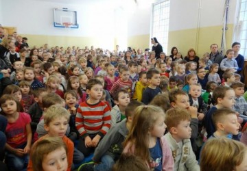 Powiększ obraz: MIEJSCE III oraz kolejne wyróżnienia - Festiwal bajki w SP 1 