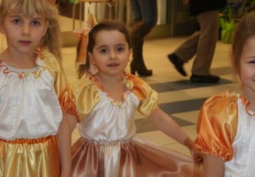 Powiększ obraz: Występ z okazji Dnia Babci w Galerii Sanowa 22.01.2012r.