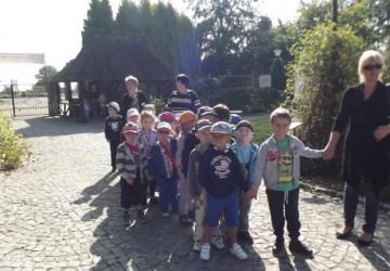 Powiększ obraz: Powitanie jesieni - wycieczka do Arboretum w Bolestarszycach