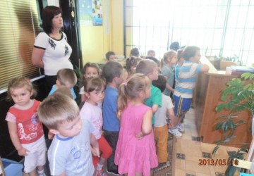 Powiększ obraz: Wizyta w osiedlowej bibliotece - 10.05.2013r.