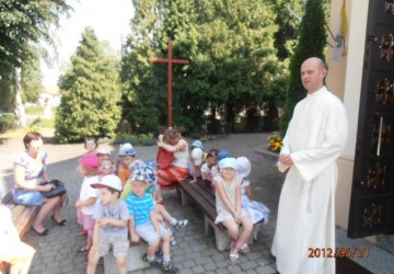 Powiększ obraz: Msza sw. - zakończenie roku przedszkolnego 2011/2012