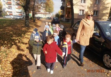 Powiększ obraz: Jesienne spacery i zabawy na świeżym powietrzu