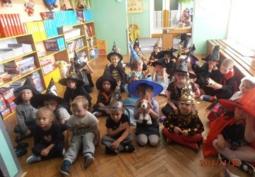 Powiększ obraz: Zabawy i wróżby andrzejkowe w przedszkolu - integracja obu grup