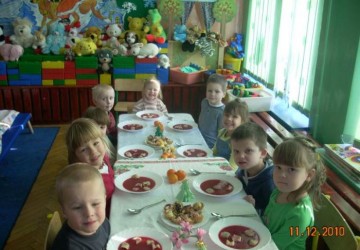 Powiększ obraz: UROCZYSTA WIGILIA w przedszkolu - 17.12.2010r.