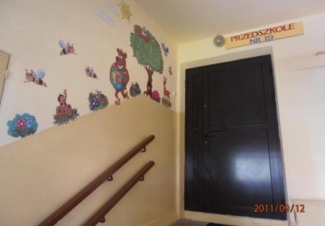 Powiększ obraz: Wejście do przedszkola