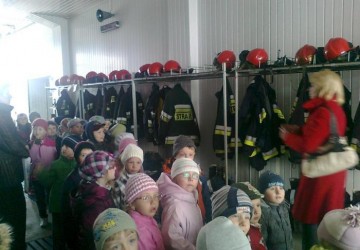 Powiększ obraz: ŚWIĘTO STRAŻAKÓW - wycieczka do remizy strażackiej - 04.05.2011r.